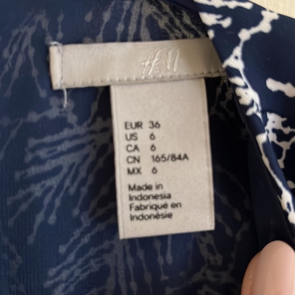 Dress - Picture 3 of 4